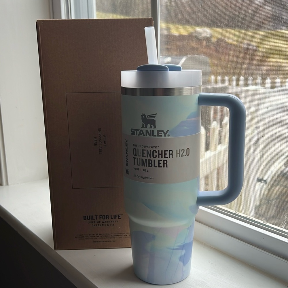 Stanley Quencher-Clean Slate Cool Serene Brushstrokes 30 oz